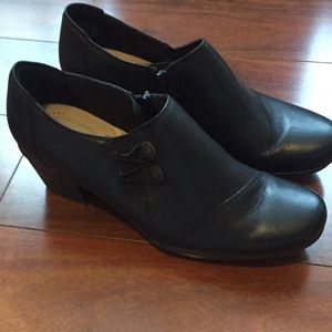 Clark’s ultimate comfort slip on shoes 8 1/2